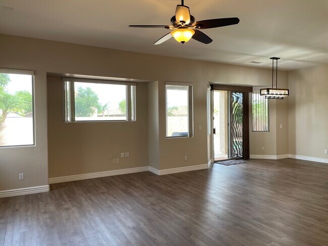 Foto del edificio - 17646 N 168th Dr