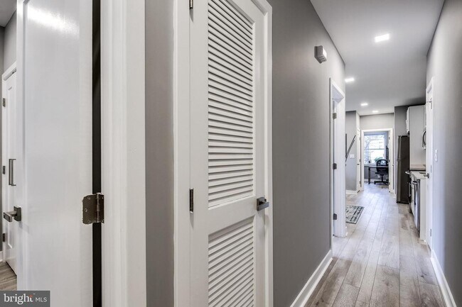 Building Photo - 1617 Corcoran St NE