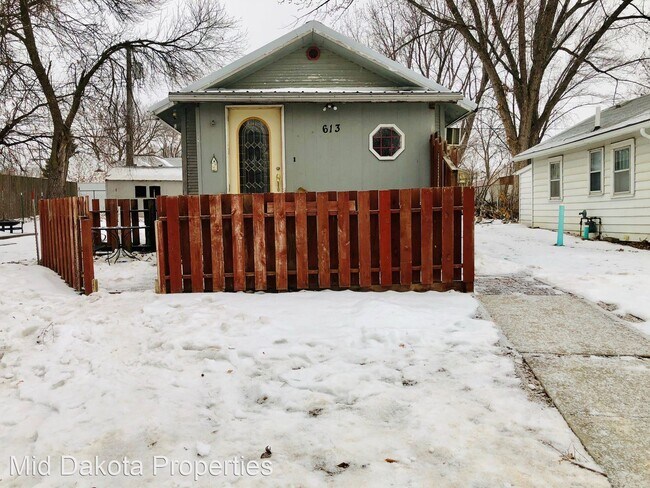 Building Photo - 2 br, 1 bath House - 613 S Wisconsin