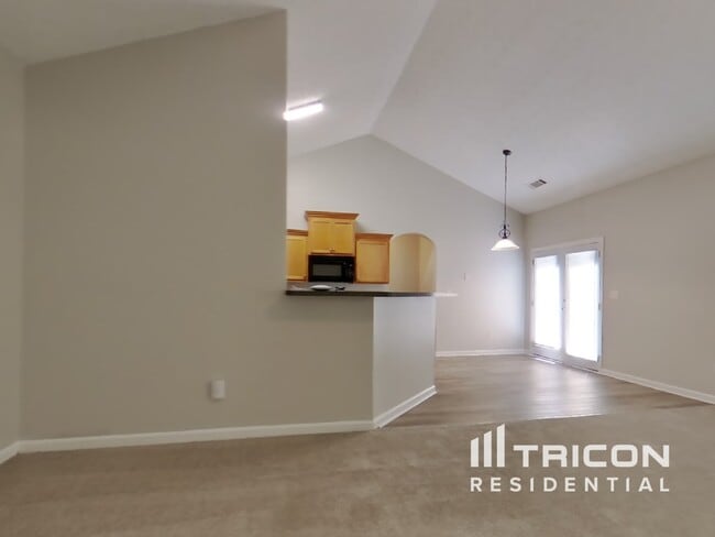 Foto del edificio - 5746 Lakeside Dr