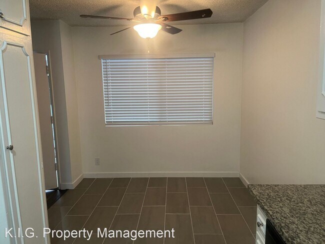 Building Photo - 1 br, 1 bath Apartment - 7356 Haskell Ave....