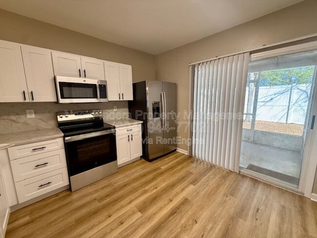 Foto del edificio - 8230 Dames Point Crossing Blvd