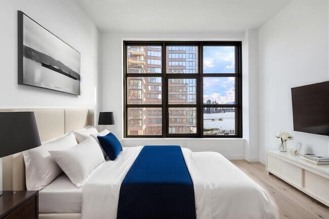 Building Photo - Luxury All Around