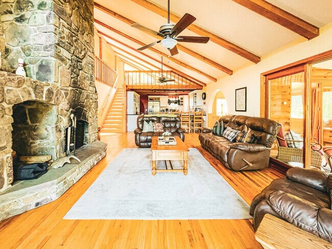 Foto del edificio - 525 Townsand Hollow Rd
