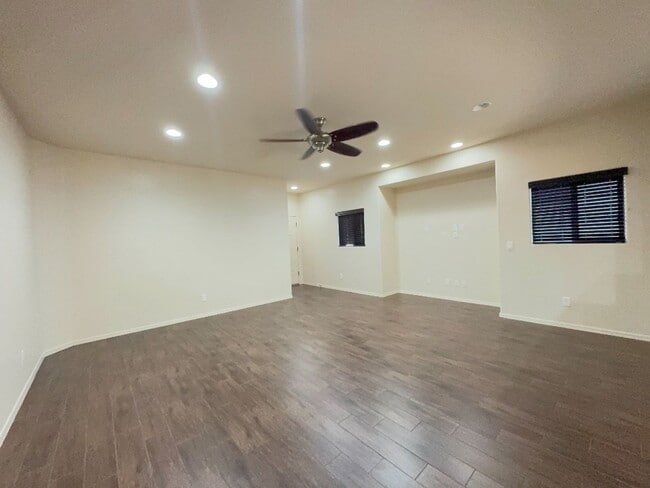 Building Photo - Beautiful 4 bedroom home - Holiday Subdivi...