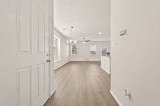 Building Photo - 27922 Western Crk Ct