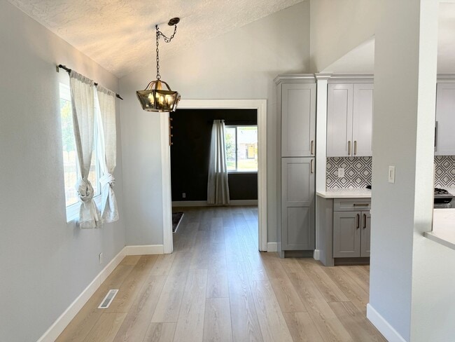 Building Photo - Newly Remodeled Single-Family home in Live...
