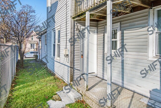 Building Photo - 1000 Cass #2 - beautiful studio