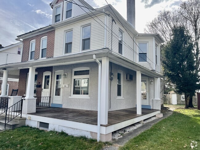 Building Photo - 222 N 7th St