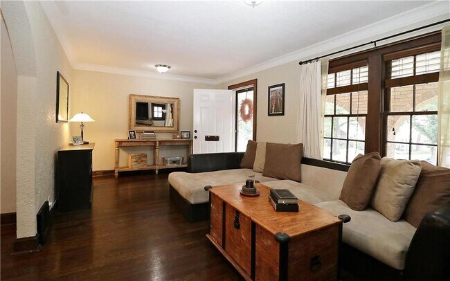 Foto del edificio - 6133 Rockhill Rd