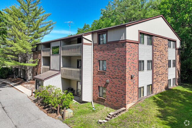 Building Photo - Summit Ave Apartments