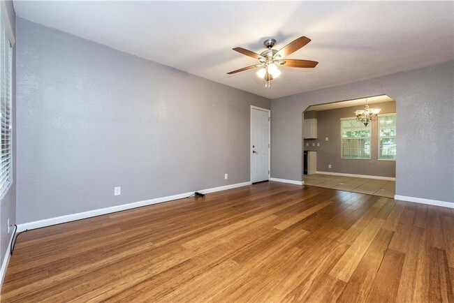 Building Photo - 6103 Woodhue Dr