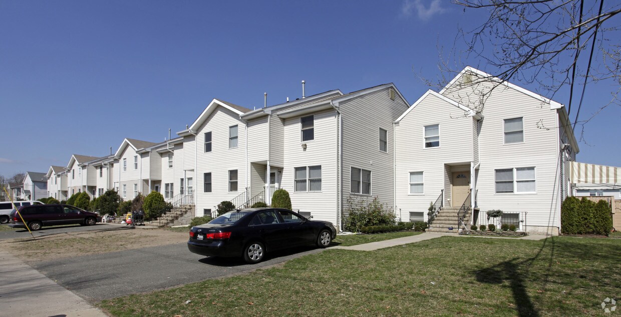 39 E 8th St, Lakewood, NJ 08701 Apartments in Lakewood, NJ