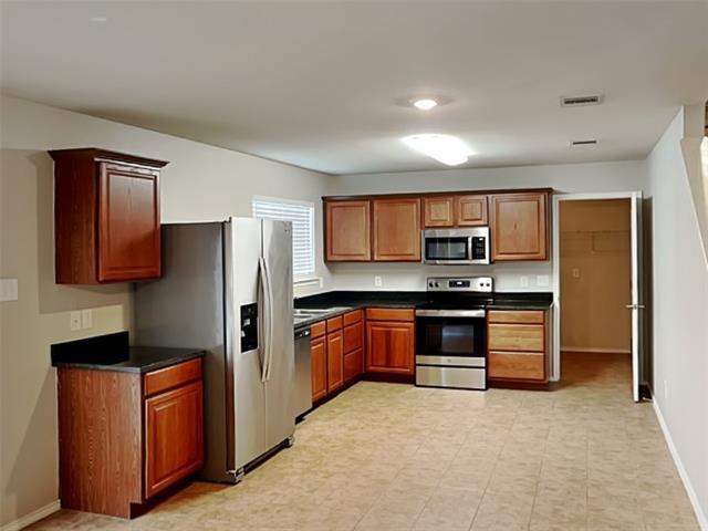 Building Photo - 204 Blue Roan Dr