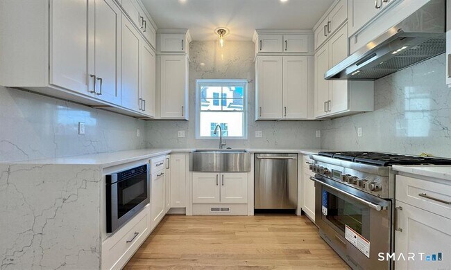 Building Photo - 25 Village Rd