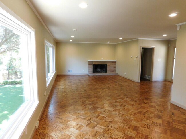 Building Photo - 1415 Marlborough Rd