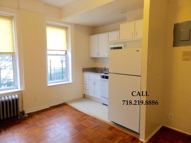 Building Photo - 49 Stratford Rd