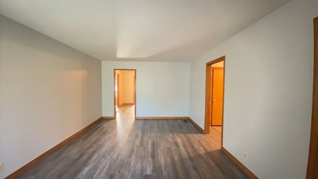Building Photo - Welcome to this charming 3 bedroom, 1 bath...