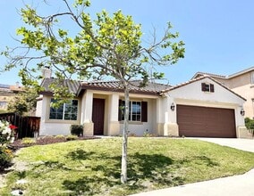 Building Photo - 975 Manteca Dr