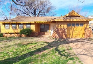 Building Photo - 837 Briarlane Rd