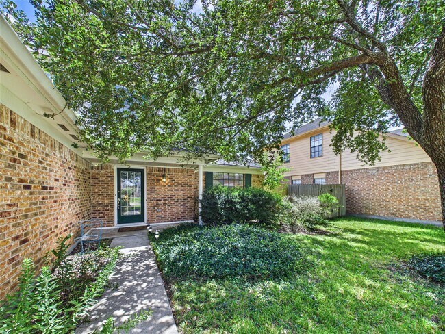 Foto del edificio - 814 Lochnell Dr