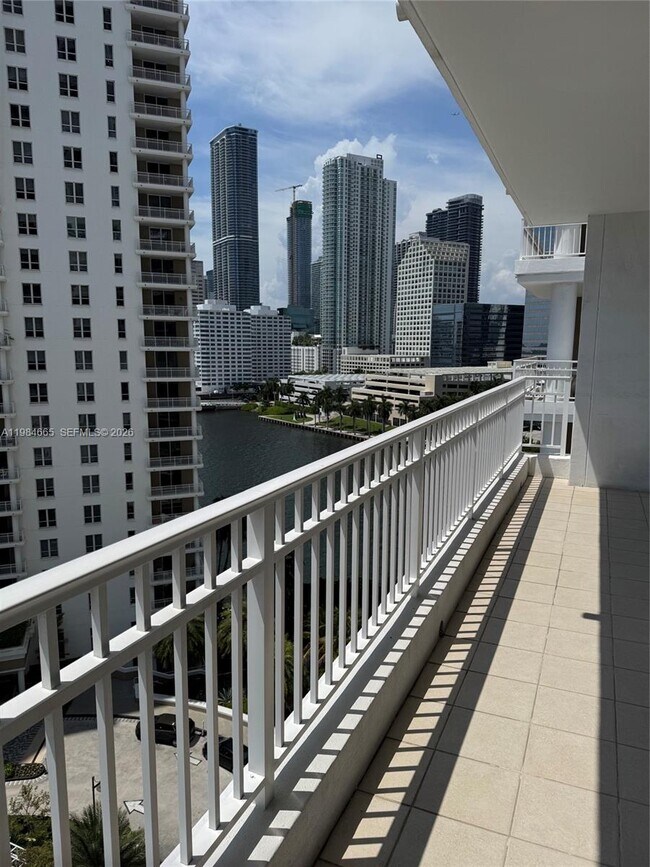 Foto del edificio - 801 Brickell Key Blvd