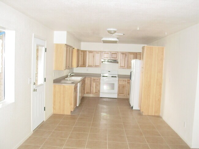 Building Photo - 3BR/2BA/2GA 1,768 sq.ft. rental in Sierra ...