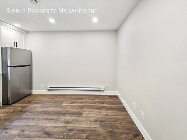 Photo du bâtiment - BRAND NEW 2 BEDS 1 BATH LOWER UNIT