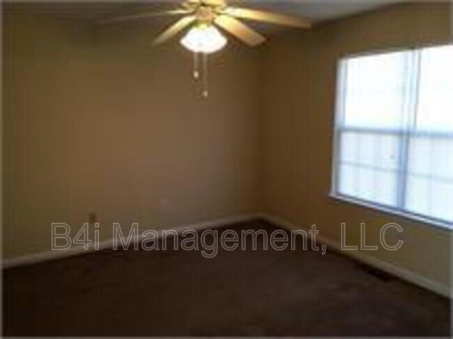 Foto del edificio - 2423 Brianna Dr