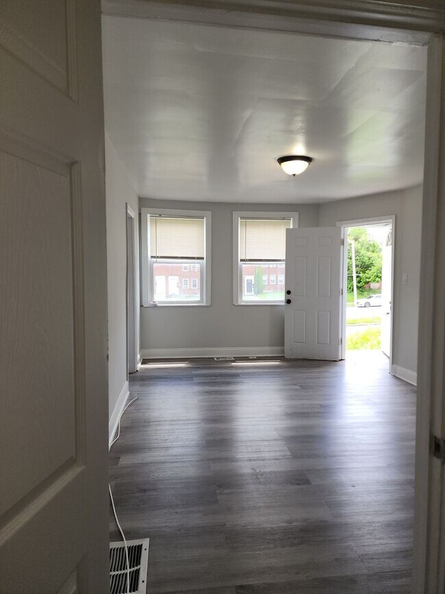 Foto del edificio - 1660 E Cold Spring Ln