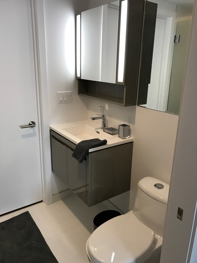 Building Photo - 1288 Av. des Canadiens-de-Montréal