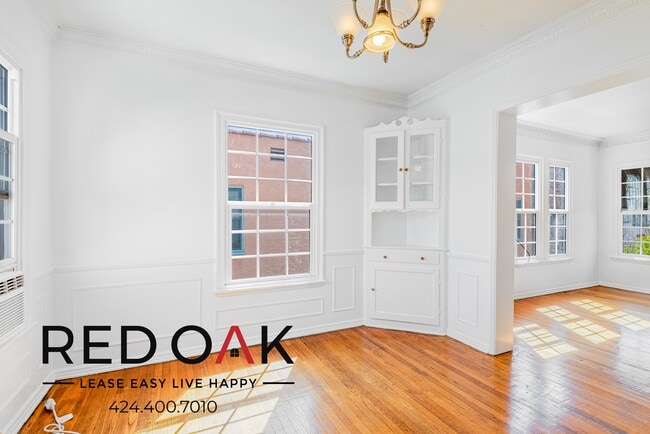 Building Photo - Welcoming and Bright One Bedroom on the To...