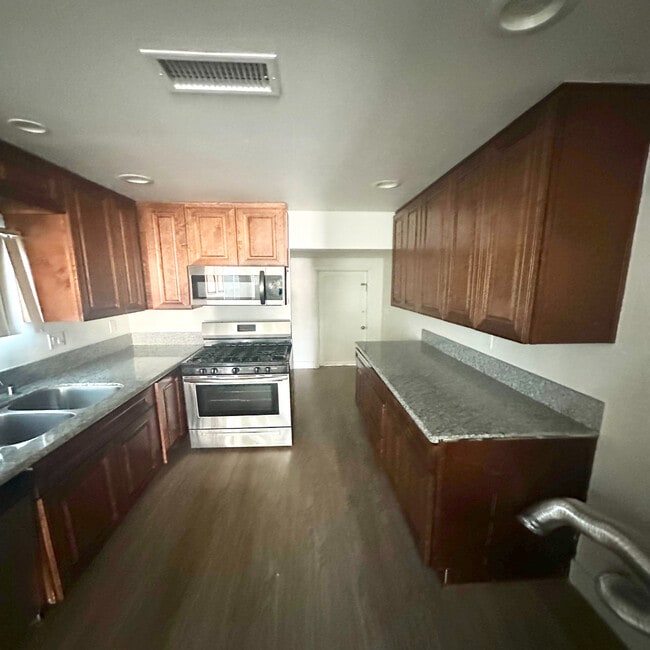 Foto del edificio - 730 S 46th St