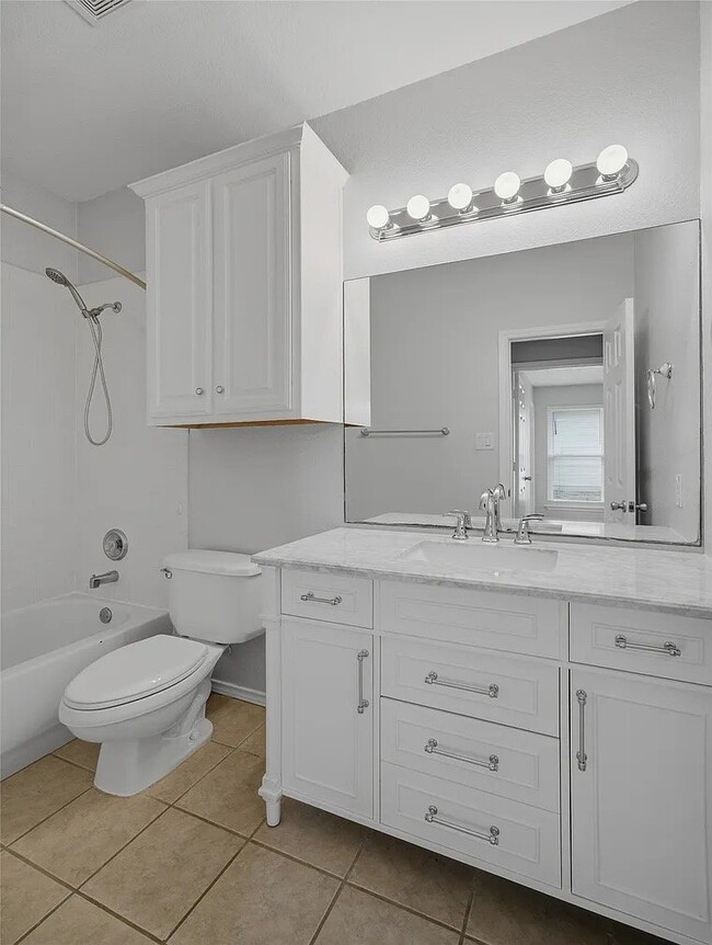 Foto del edificio - 1337 Red River Dr