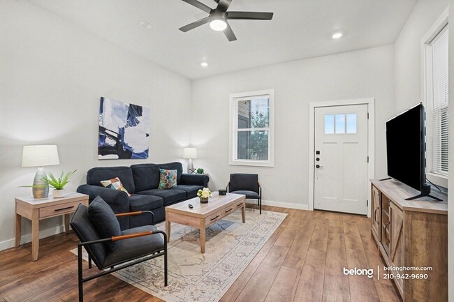 Foto del edificio - 1725 E Crockett St