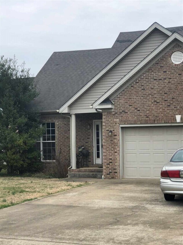 321 Legends Ct, Bowling Green, KY 42103 House Rental in Bowling Green