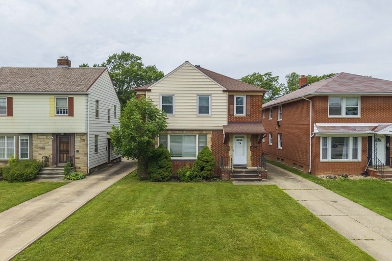 2416 Warrensville Center Rd University Heights, OH 44118 – photo 1 of 35