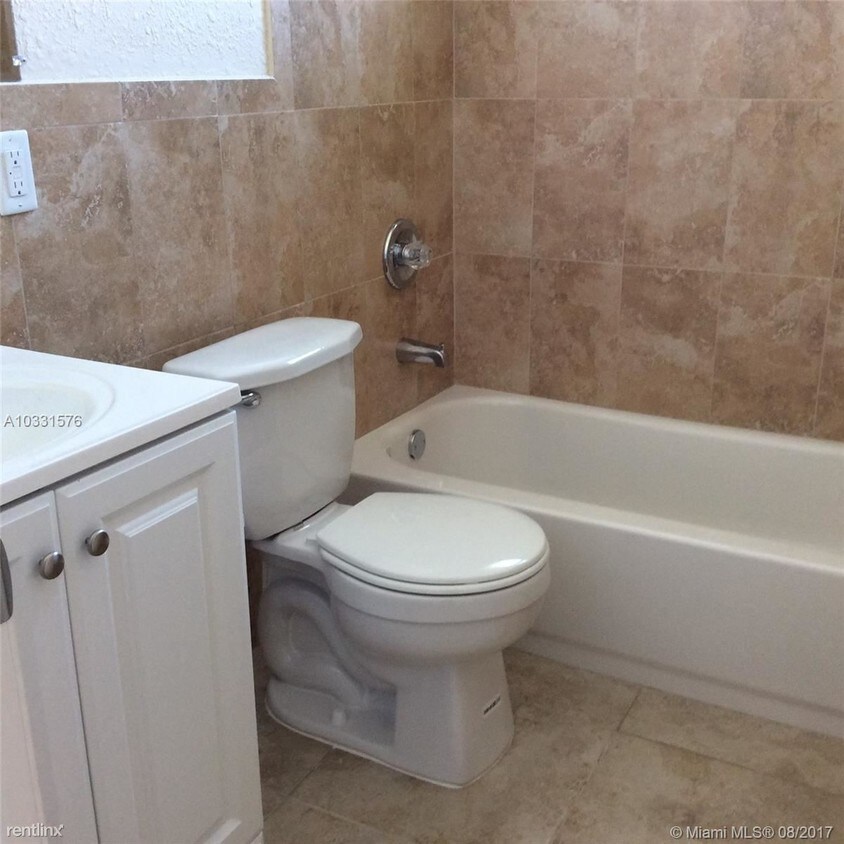 Foto del edificio - 2175 NE 169th St