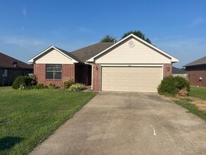 Building Photo - 1415 Kodie St