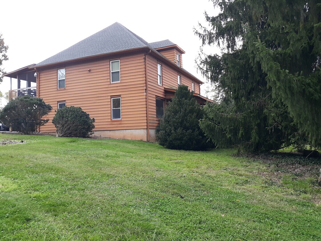 Primary Photo - 1268 Sand Hill Rd