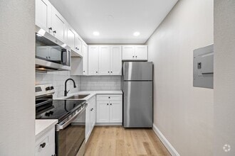 Building Photo - 140 East Davis