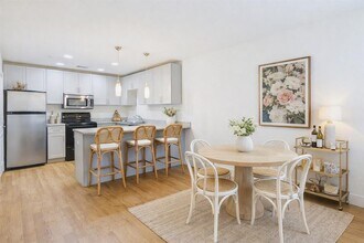 Building Photo - 711 W 32nd St