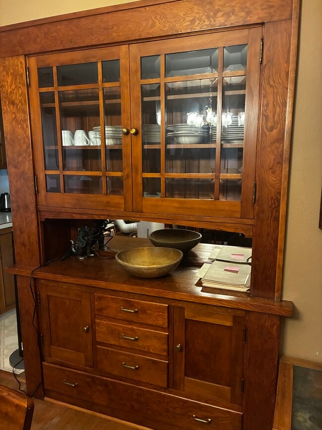 Classic built in woodwork - 2814 SE Yamhill St (Portland, OR) Townhome