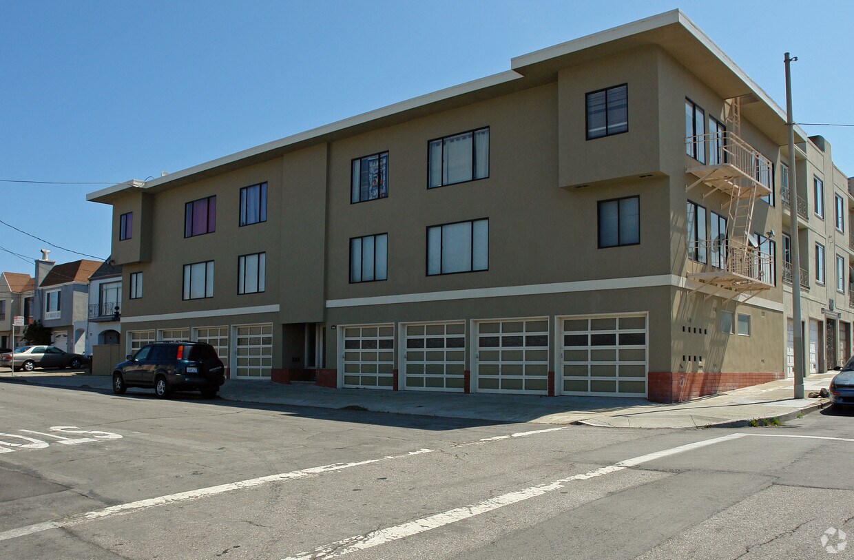 Primary Photo - 2390 43rd Ave