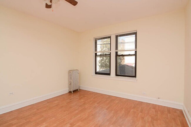 Foto del edificio - 4854 N Damen Ave