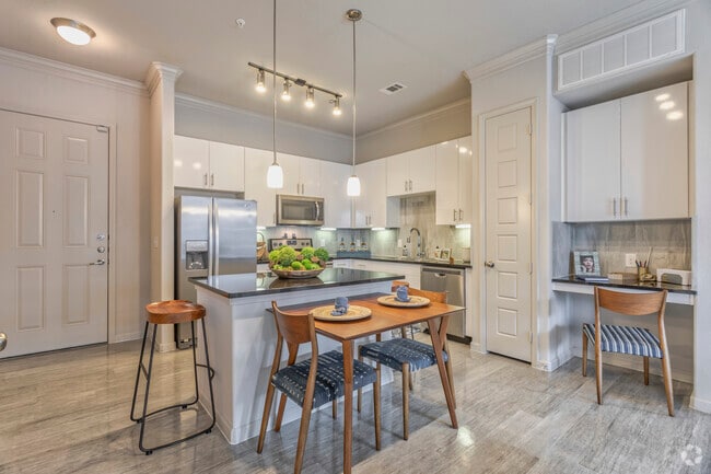 2BR, 2BA - 994 SF B2 - Kitchen - McKinney Square Apartments