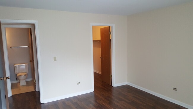Building Photo - 33561 N Royal Oak Ln