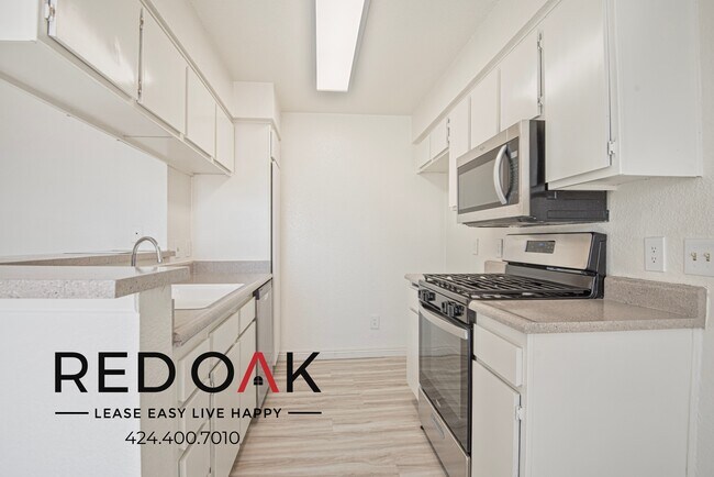 Building Photo - Outstanding One Bedroom with Private Balco...