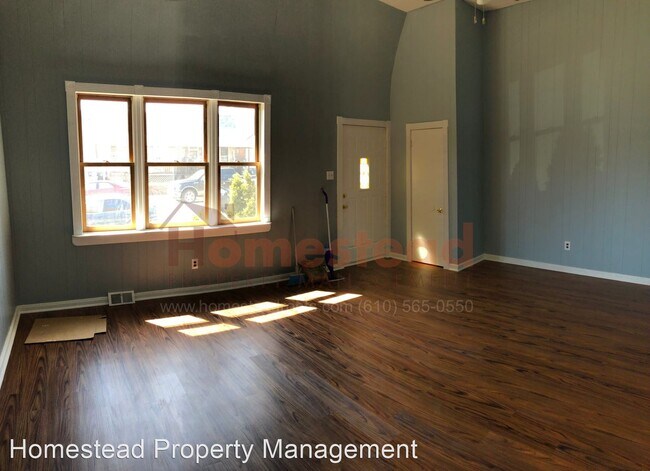 Building Photo - 3 br, 1.5 bath House - 1579 Summit St
