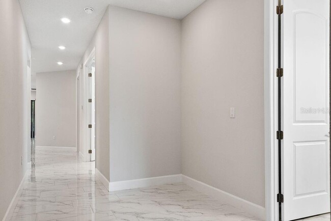Building Photo - 1072 River Otter Wy